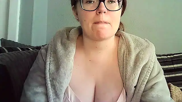 Curvy-BellaX online show from 09/08/25, 06:07
