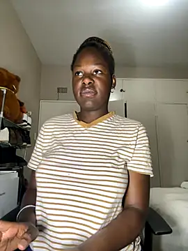 DarkBerryDiamond255 online show from 10/20/25, 07:36