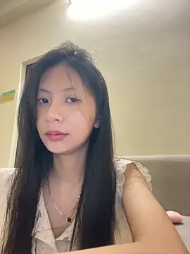 Snapshot of Lil-Gi chatting on 10/02/25, 04:14 Lil-Gi online show from 10/02/25, 04:14