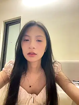 Snapshot of Lil-Gi chatting on 10/03/25, 03:31 Lil-Gi online show from 10/03/25, 03:31