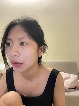 Snapshot of Lil-Gi chatting on 10/04/25, 04:38 Lil-Gi online show from 10/04/25, 04:38