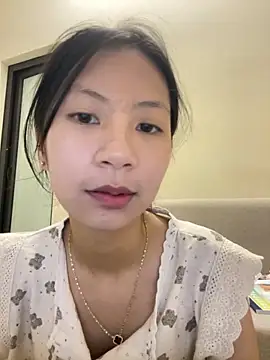 Snapshot of Lil-Gi chatting on 10/05/25, 03:54 Lil-Gi online show from 10/05/25, 03:54