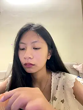 Snapshot of Lil-Gi chatting on 10/10/25, 03:11 Lil-Gi online show from 10/10/25, 03:11