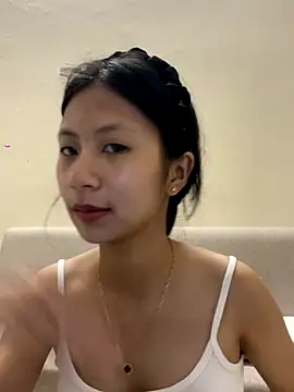 Snapshot of Lil-Gi chatting on 10/11/25, 03:32 Lil-Gi online show from 10/11/25, 03:32