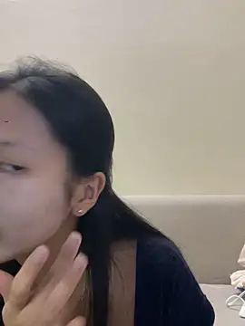 Snapshot of Lil-Gi chatting on 10/23/25, 03:22 Lil-Gi online show from 10/23/25, 03:22