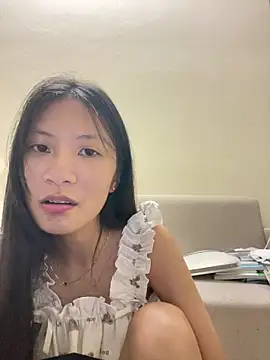 Snapshot of Lil-Gi chatting on 10/30/25, 03:35 Lil-Gi online show from 10/30/25, 03:35