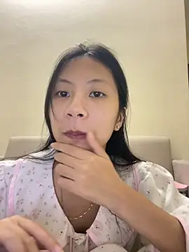 Snapshot of Lil-Gi chatting on 11/03/25, 03:24 Lil-Gi online show from 11/03/25, 03:24