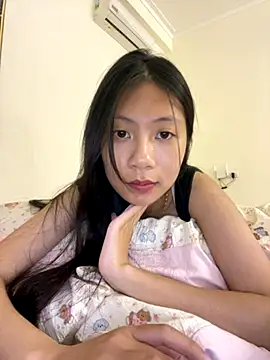 Snapshot of Lil-Gi chatting on 11/07/25, 04:07 Lil-Gi online show from 11/07/25, 04:07