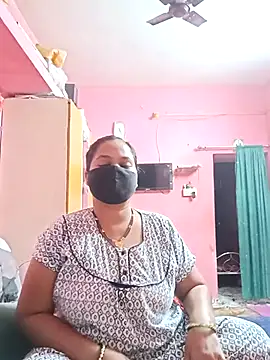 Snapshot of biggbobbsgirl chatting on 11/13/25, 05:56 biggbobbsgirl online show from 11/13/25, 05:56