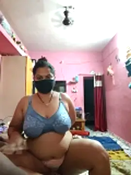 Snapshot of biggbobbsgirl chatting on 04/03/26, 02:31 biggbobbsgirl online show from 04/03/26, 02:31