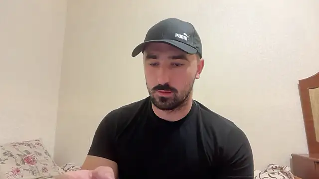 Snapshot of Hard_to_Obey chatting on 10/16/25, 06:09 Hard to Obey online show from 10/16/25, 06:09