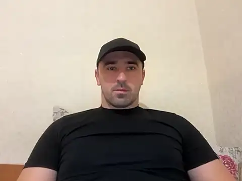 Snapshot of Hard_to_Obey chatting on 11/14/25, 03:33 Hard to Obey online show from 11/14/25, 03:33