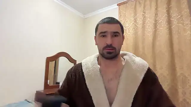 Snapshot of Hard_to_Obey chatting on 11/24/25, 10:20 Hard to Obey online show from 11/24/25, 10:20