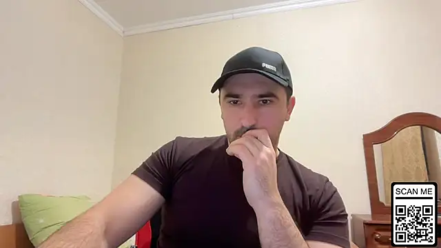 Snapshot of Hard_to_Obey chatting on 12/17/25, 06:14 Hard to Obey online show from 12/17/25, 06:14