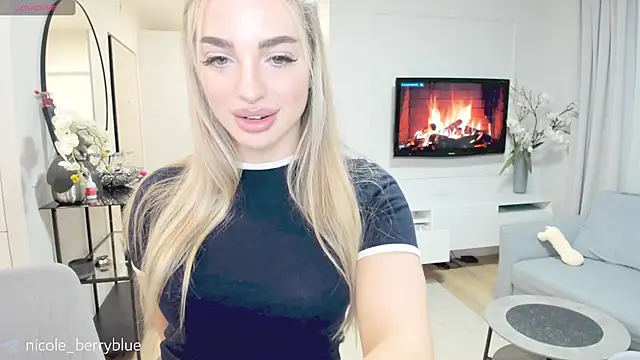 nicole blueberry online show from 10/26/25, 10:15