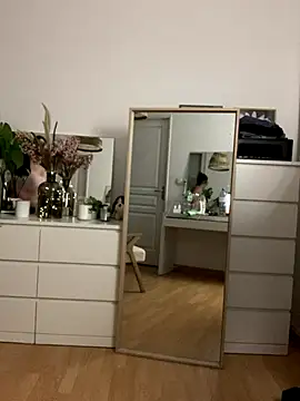 chloedlm5 online show from 11/10/25, 10:09