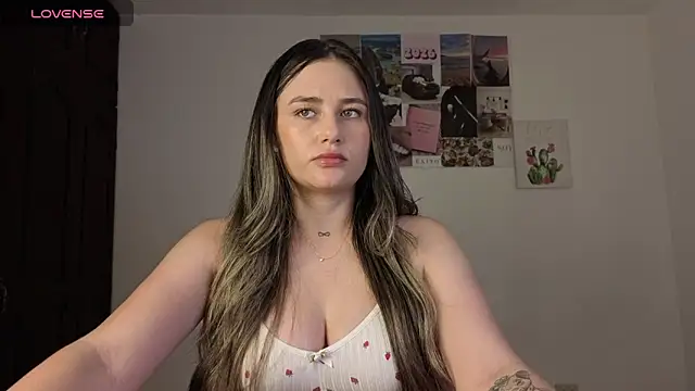 Snapshot of Veronika__Winslow_ chatting on 05/28/26, 05:16 Veronika Winslow online show from 05/28/26, 05:16