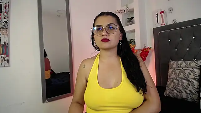Snapshot of MelissaRhodes chatting on 12/18/25, 04:18 MelissaRhodes online show from 12/18/25, 04:18