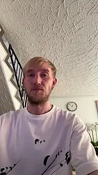 Snapshot of RollingGirlsXXX chatting on 10/29/25, 04:53 RollingGirlsXXX online show from 10/29/25, 04:53