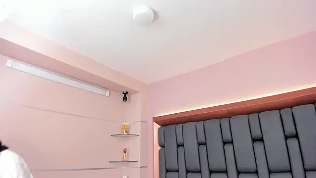 LisaMendez online show from 11/13/25, 04:11