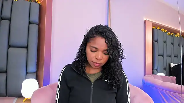 LisaMendez online show from 11/19/25, 01:05