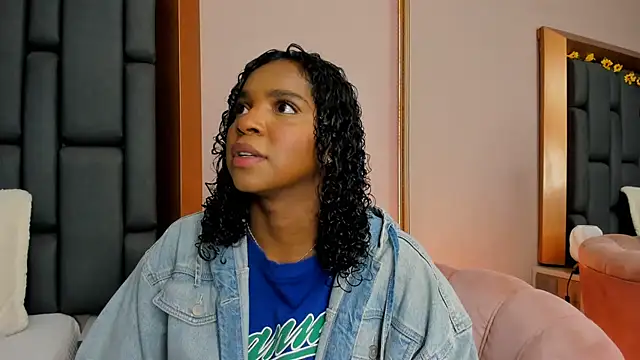 LisaMendez online show from 12/01/25, 04:06