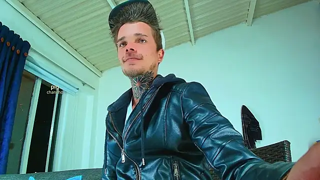 Snapshot of Gold_Loyal77 chatting on 09/14/25, 04:11 Gold Loyal77 online show from 09/14/25, 04:11