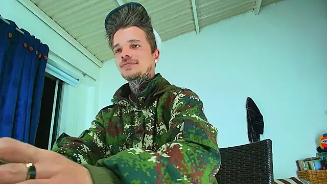 Snapshot of Gold_Loyal77 chatting on 09/21/25, 08:27 Gold Loyal77 online show from 09/21/25, 08:27