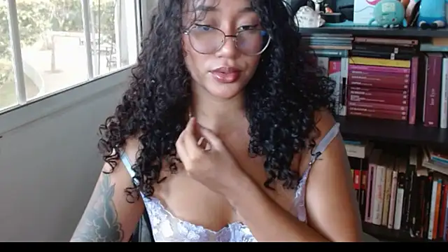 Snapshot of clitia_xx chatting on 12/04/25, 10:07 clitia xx online show from 12/04/25, 10:07