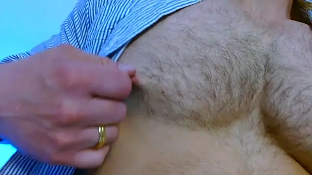 Snapshot of Axel_Lover chatting on 10/16/25, 10:44 Axel Lover online show from 10/16/25, 10:44