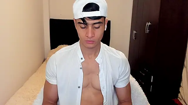 Snapshot of stylish_men chatting on 09/19/25, 04:40 stylish men online show from 09/19/25, 04:40