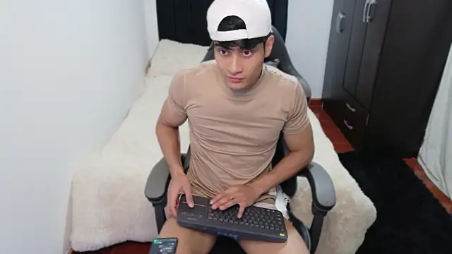 Snapshot of stylish_men chatting on 10/16/25, 06:20 stylish men online show from 10/16/25, 06:20