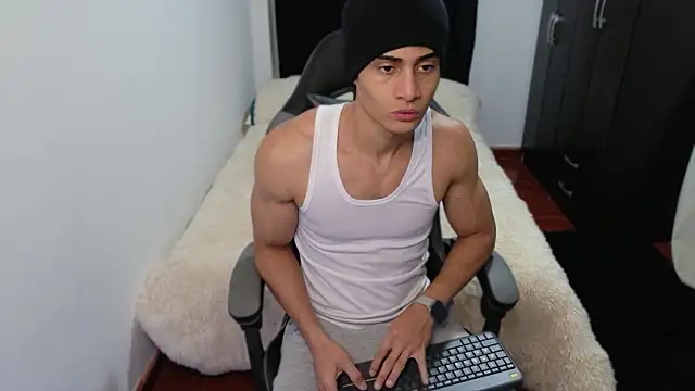 Snapshot of stylish_men chatting on 10/19/25, 12:28 stylish men online show from 10/19/25, 12:28