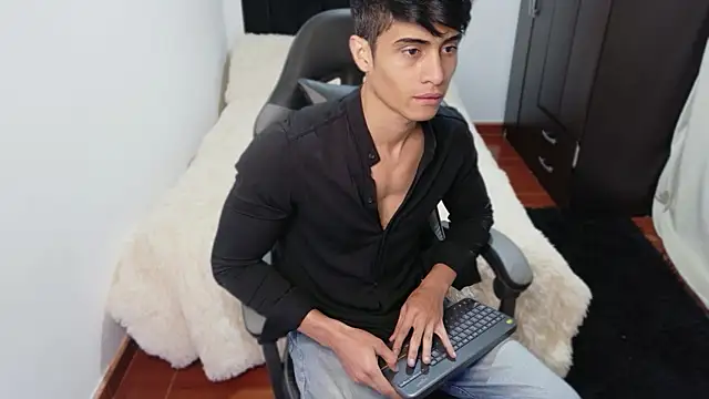 Snapshot of stylish_men chatting on 10/21/25, 01:34 stylish men online show from 10/21/25, 01:34