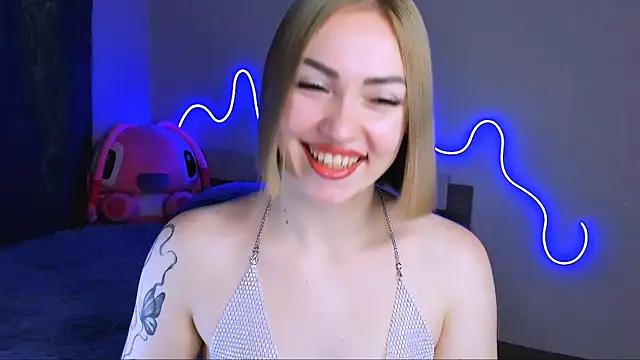 Snapshot of LaraKrein_lk chatting on 09/19/25, 02:29 LaraKrein lk online show from 09/19/25, 02:29