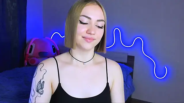 Snapshot of LaraKrein_lk chatting on 09/20/25, 01:56 LaraKrein lk online show from 09/20/25, 01:56