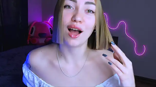 Snapshot of LaraKrein_lk chatting on 09/26/25, 11:14 LaraKrein lk online show from 09/26/25, 11:14