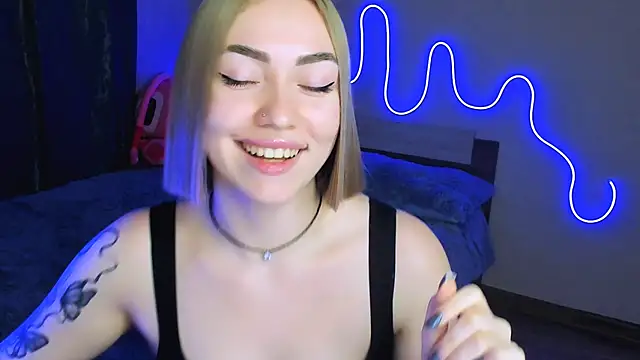 Snapshot of LaraKrein_lk chatting on 09/30/25, 08:03 LaraKrein lk online show from 09/30/25, 08:03