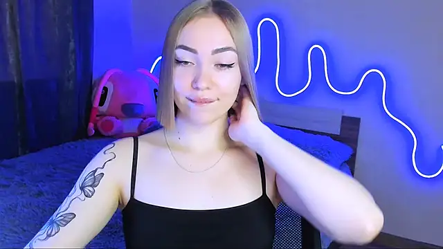 Snapshot of LaraKrein_lk chatting on 10/08/25, 11:41 LaraKrein lk online show from 10/08/25, 11:41