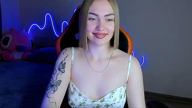 Snapshot of LaraKrein_lk chatting on 10/22/25, 07:35 LaraKrein lk online show from 10/22/25, 07:35