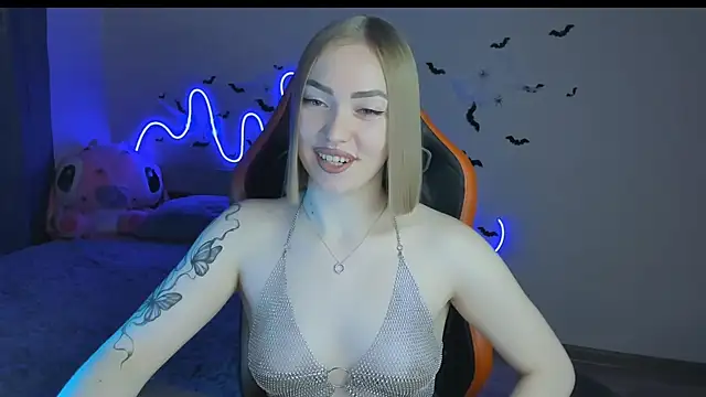 Snapshot of LaraKrein_lk chatting on 10/29/25, 02:52 LaraKrein lk online show from 10/29/25, 02:52