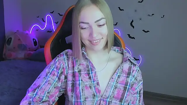 Snapshot of LaraKrein_lk chatting on 11/01/25, 01:24 LaraKrein lk online show from 11/01/25, 01:24