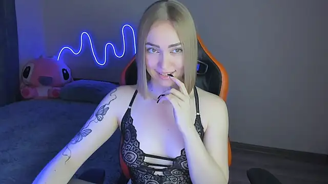 Snapshot of LaraKrein_lk chatting on 11/13/25, 02:38 LaraKrein lk online show from 11/13/25, 02:38