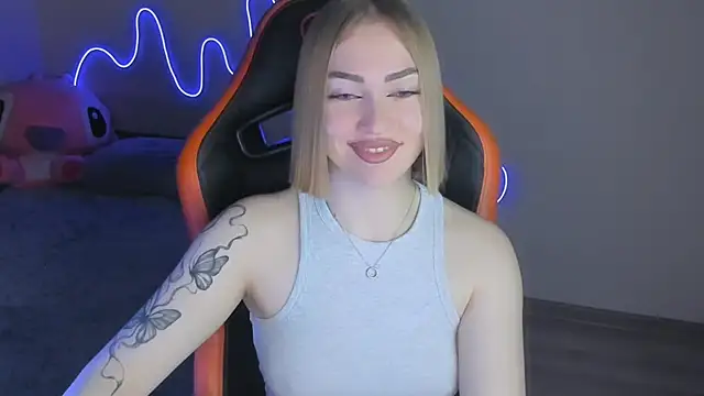 Snapshot of LaraKrein_lk chatting on 11/28/25, 02:31 LaraKrein lk online show from 11/28/25, 02:31