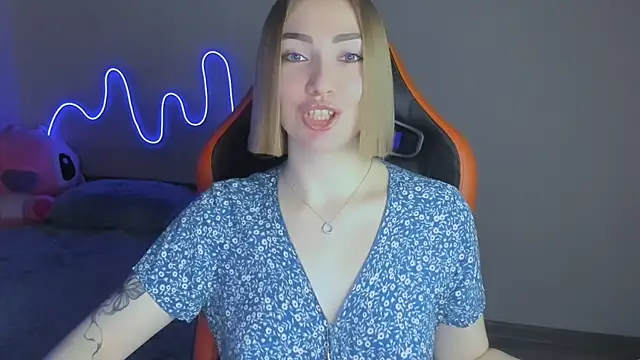 Snapshot of LaraKrein_lk chatting on 11/29/25, 02:42 LaraKrein lk online show from 11/29/25, 02:42