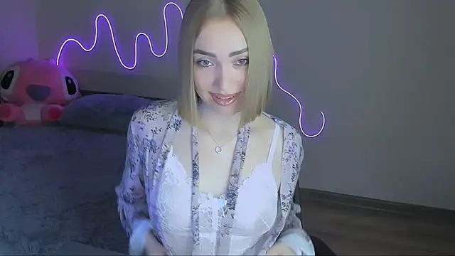 Snapshot of LaraKrein_lk chatting on 12/04/25, 06:05 LaraKrein lk online show from 12/04/25, 06:05