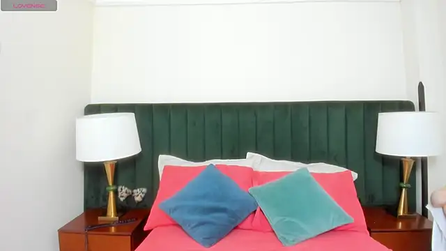 kiraGeiner online show from 10/28/25, 09:35