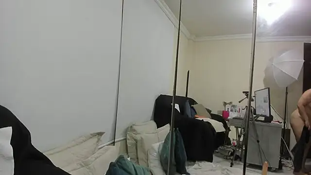 kiraGeiner online show from 11/16/25, 01:28