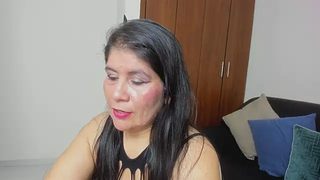 kiraGeiner online show from 05/25/26, 01:11