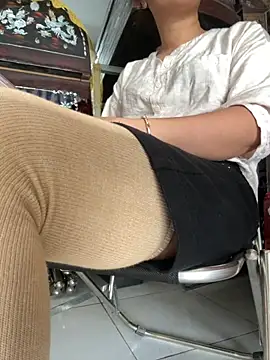 sharon-Hanna online show from 10/13/25, 03:06